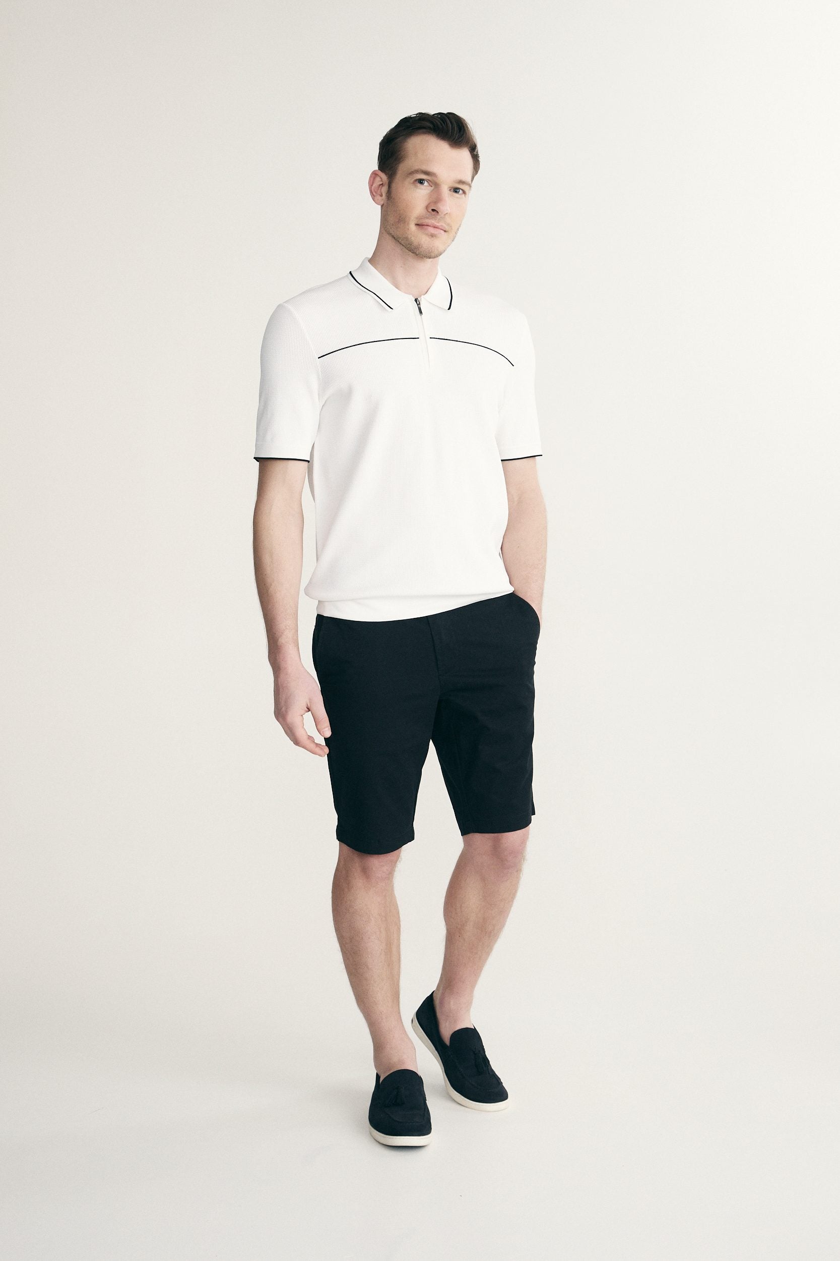 Contrast details knitted polo