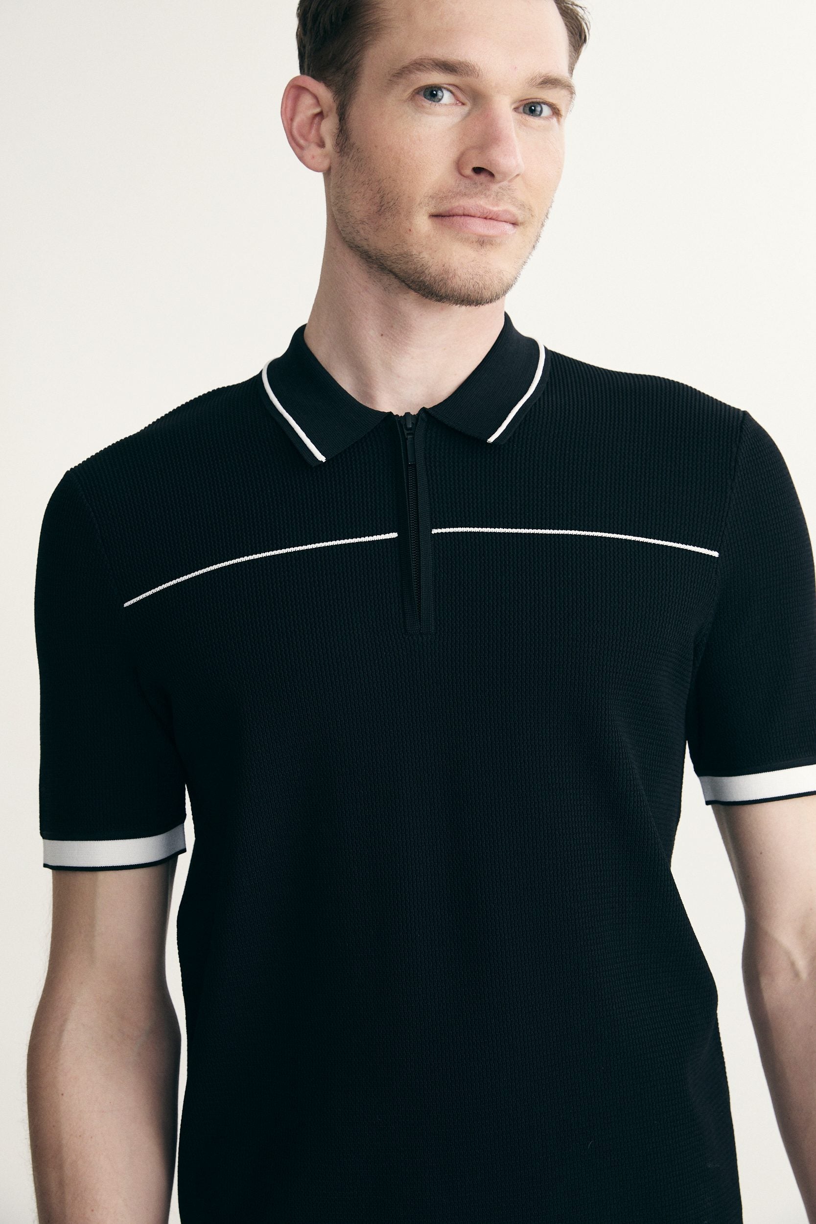Contrast details knitted polo