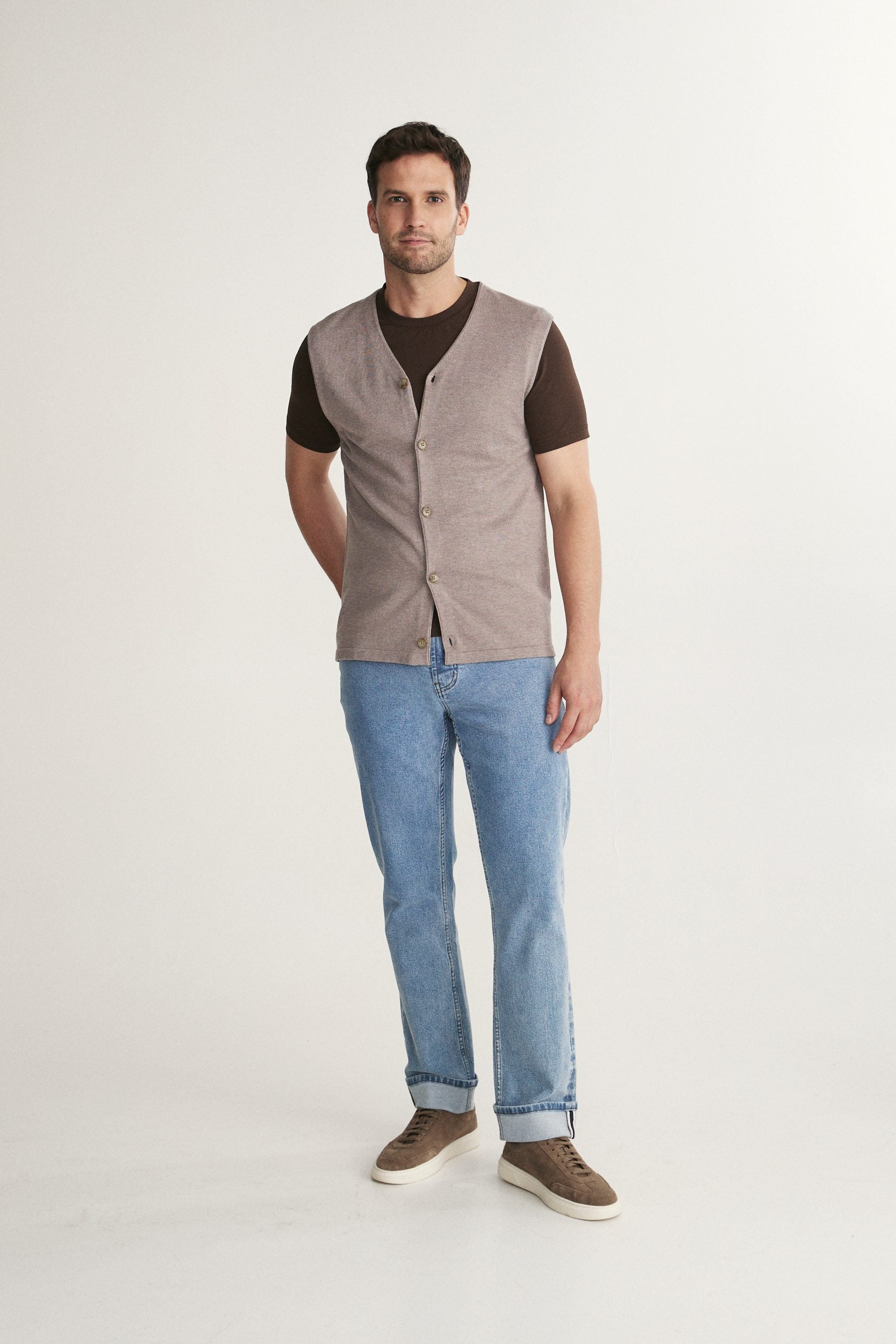 Solid colour sleeveless vest