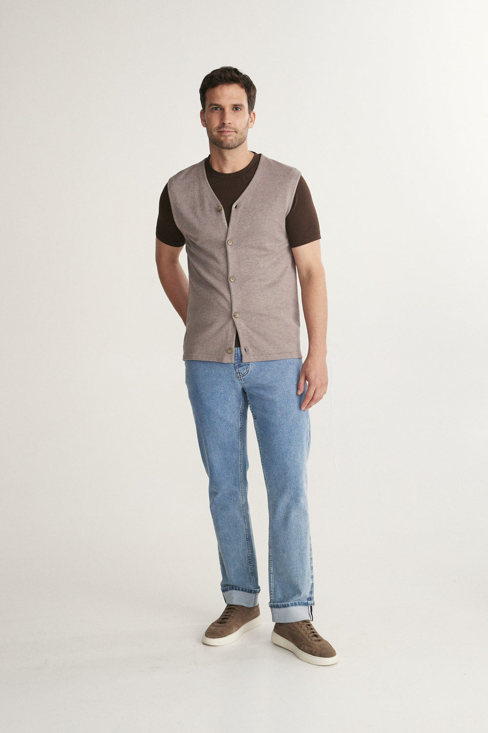 Solid colour sleeveless vest