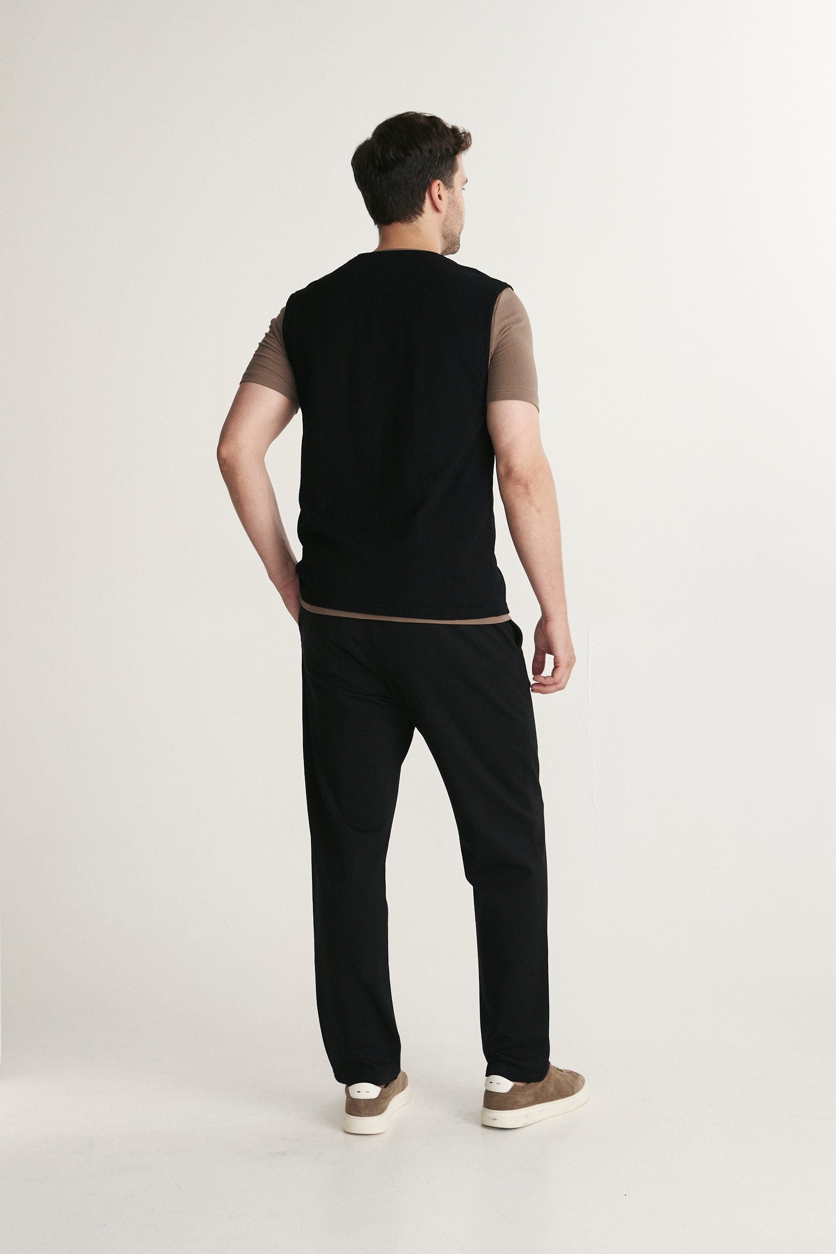 Solid colour sleeveless vest