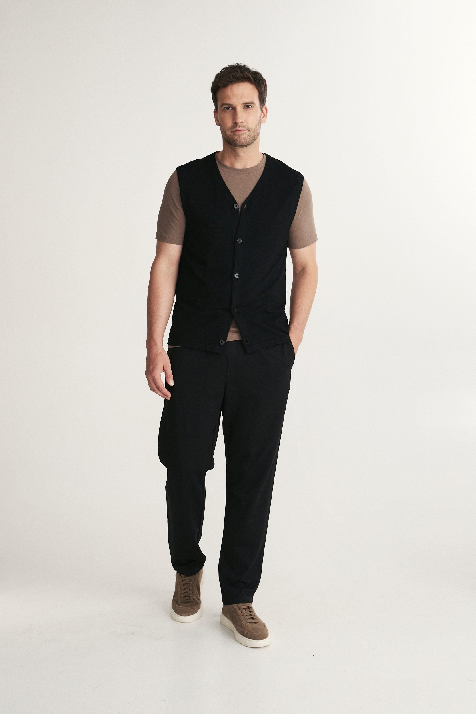 Solid colour sleeveless vest