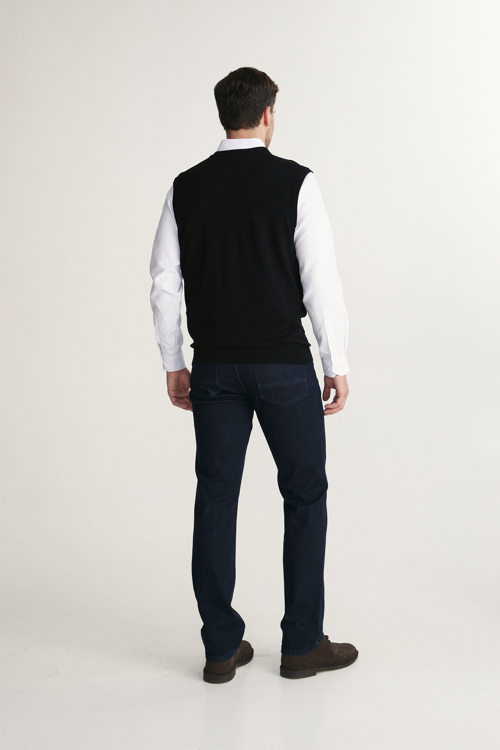 Solid colour sleeveless vest