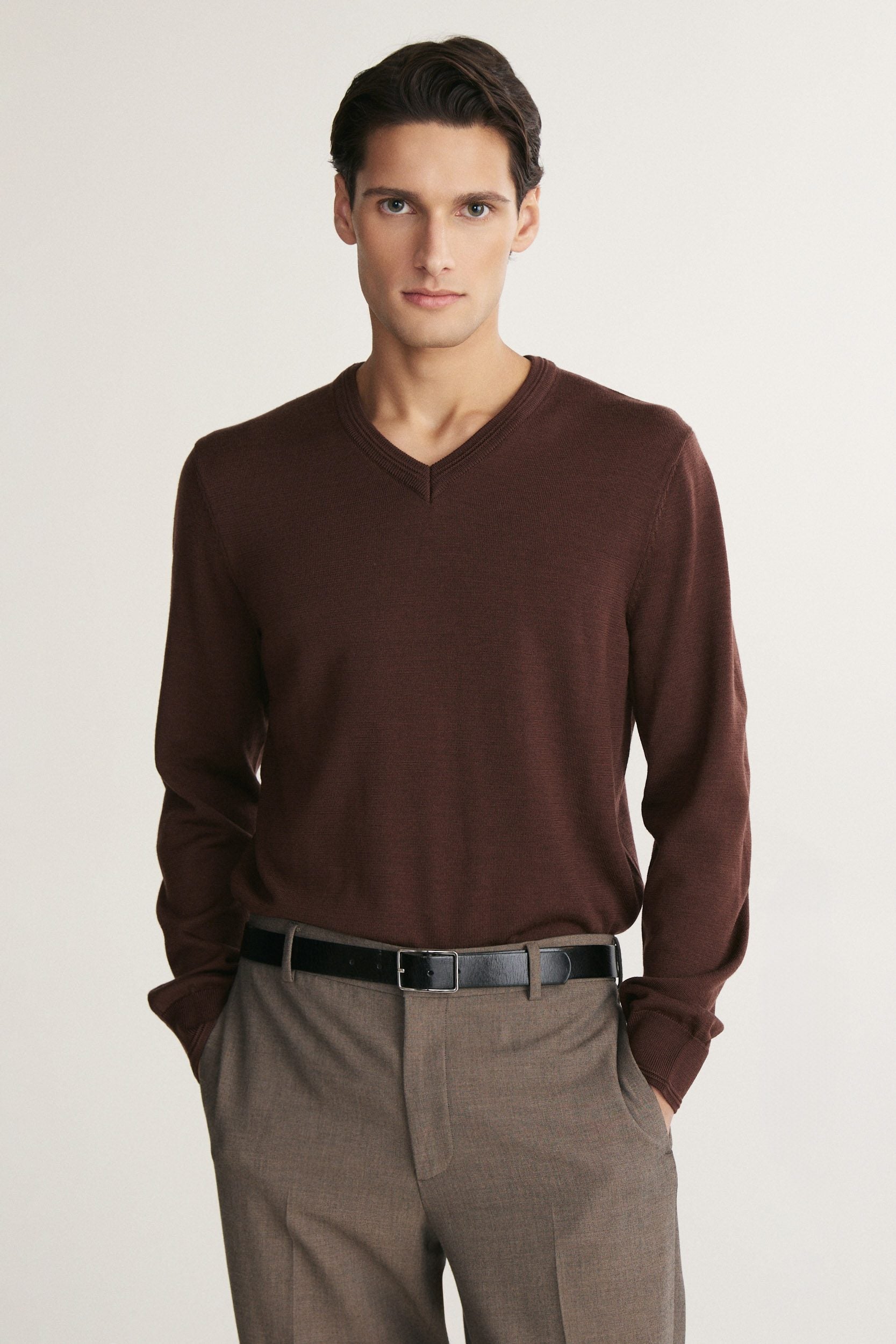 Pull laine mérinos col V