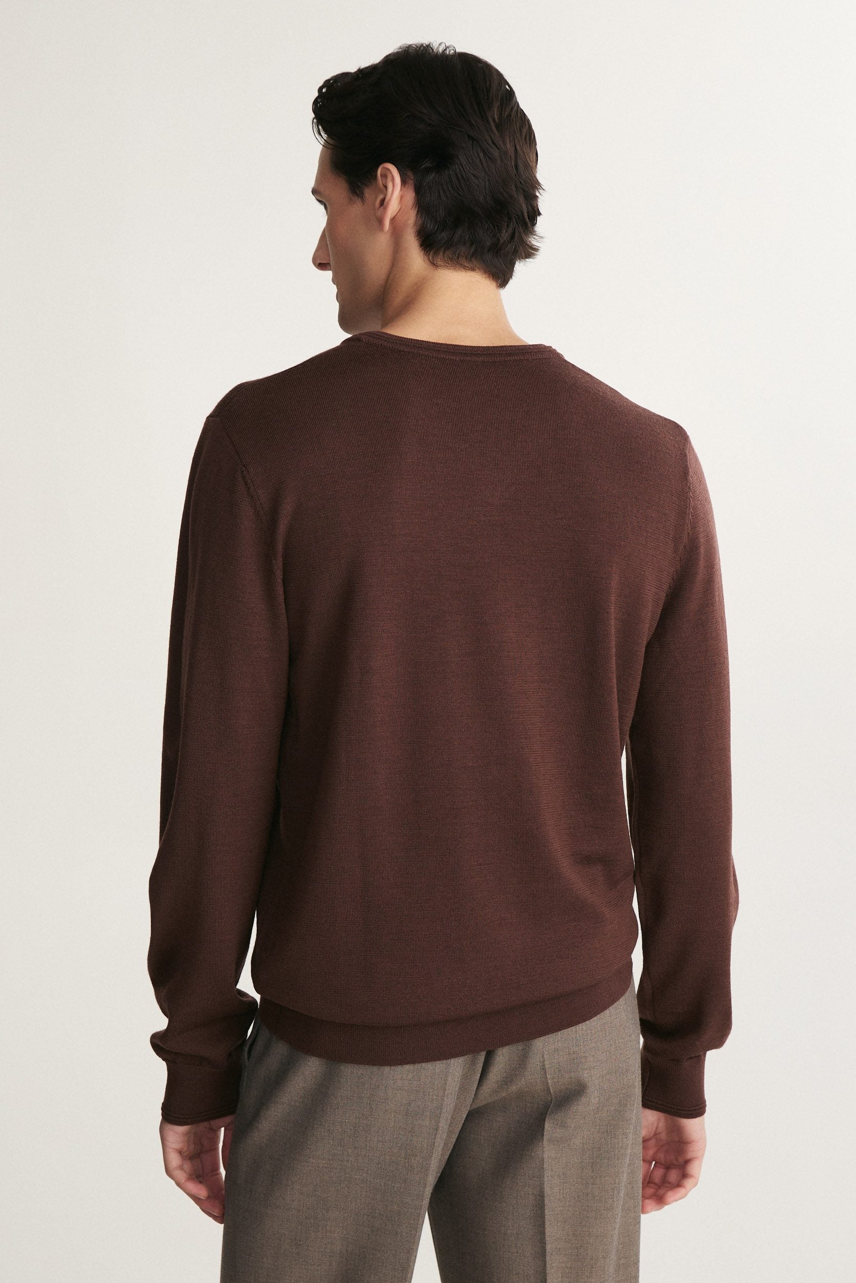Pull laine mérinos col V