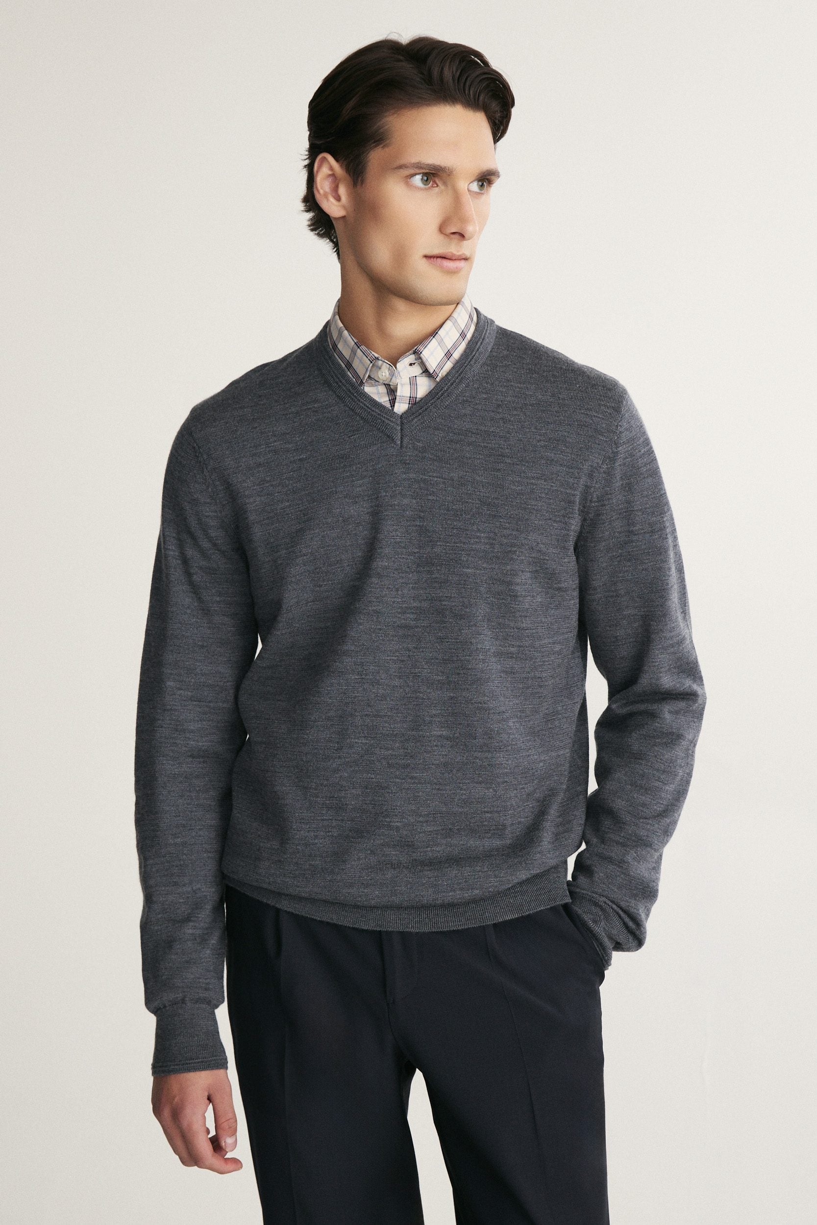 Pull laine mérinos col V