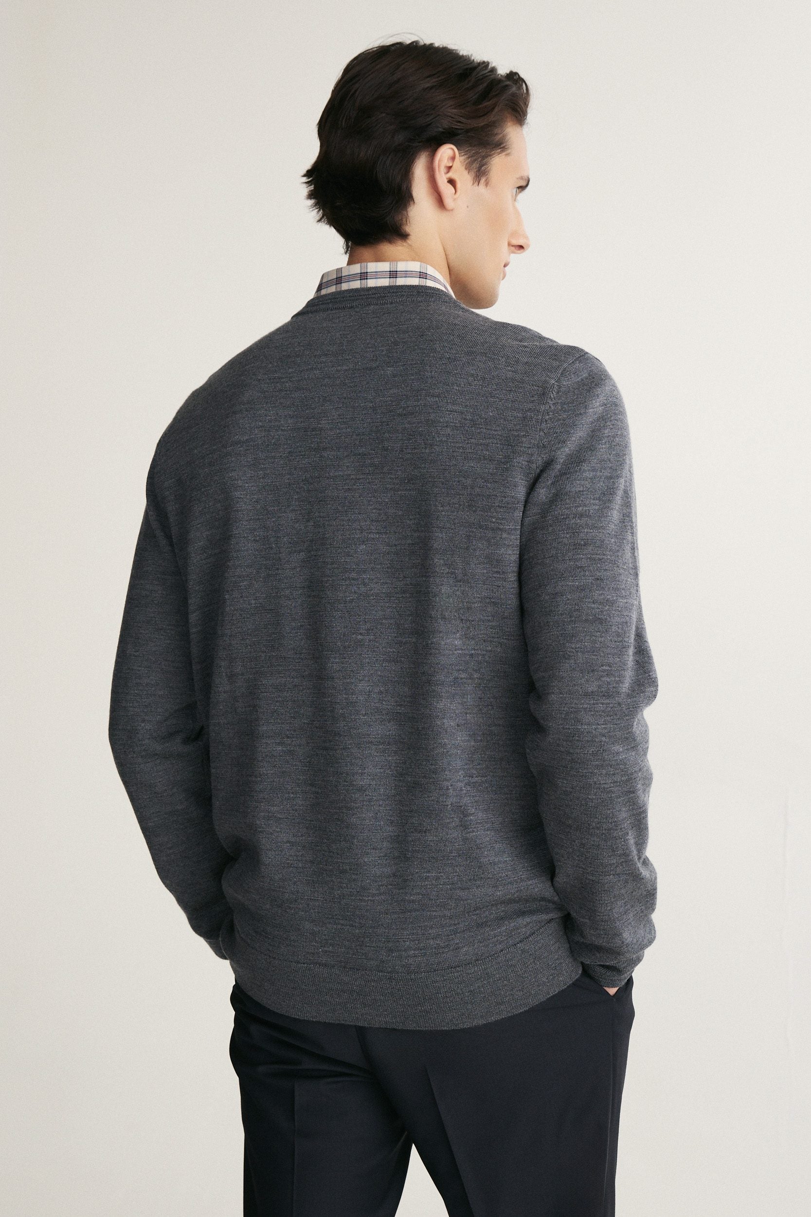 Pull laine mérinos col V