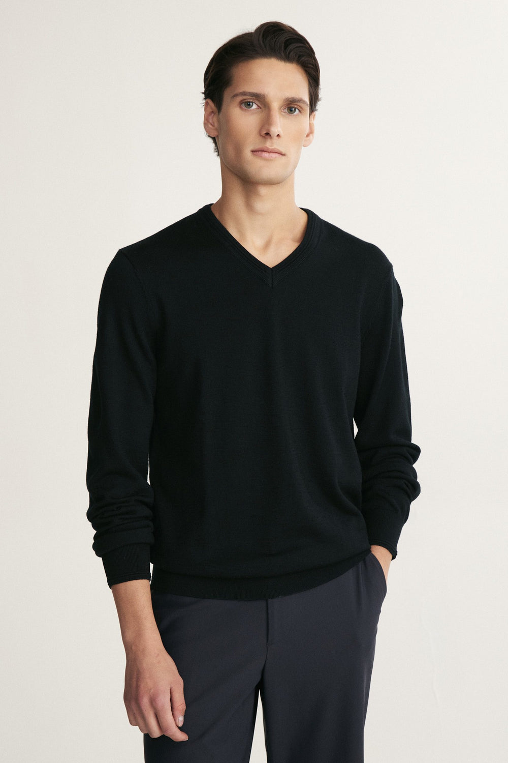 Pull laine mérinos col V