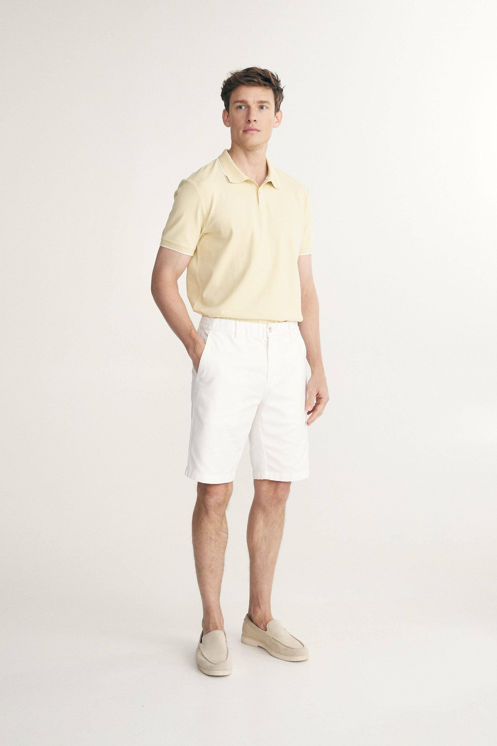 Bermuda jambe droite côté élastique