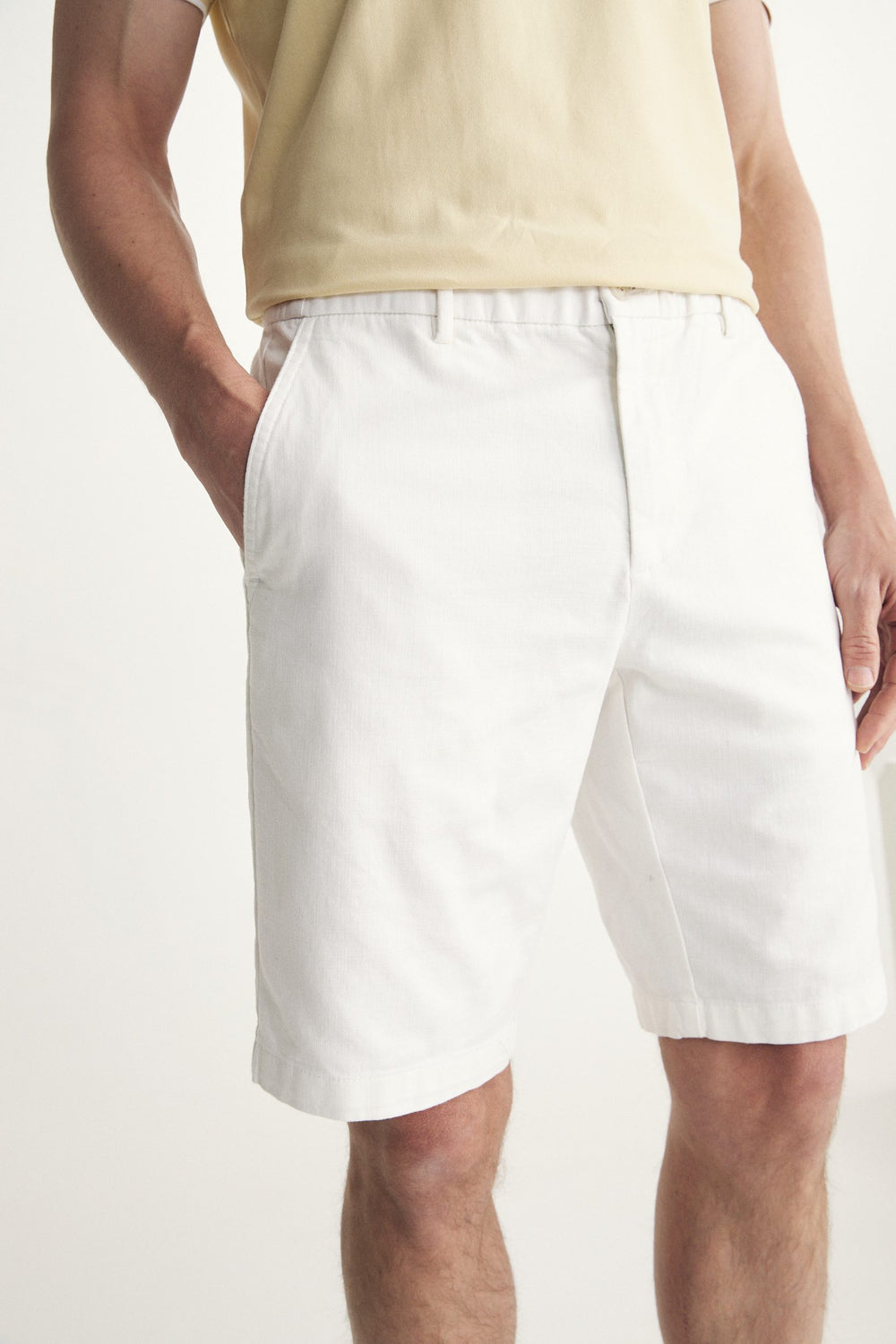 Bermuda jambe droite côté élastique