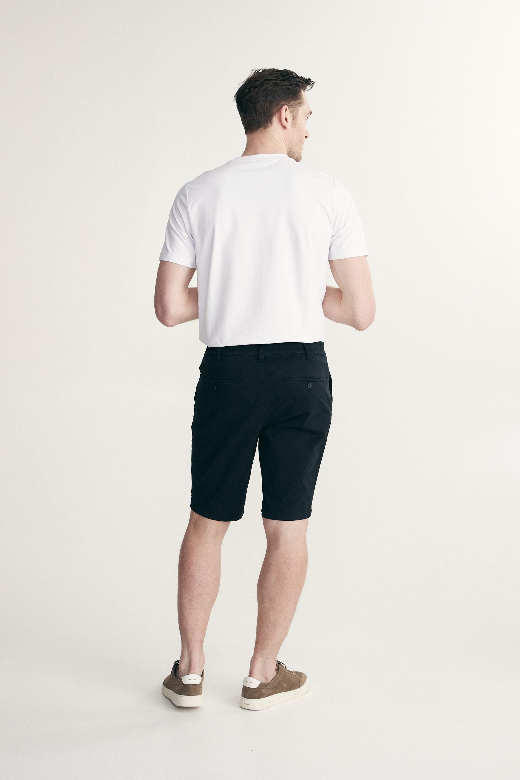 Straight leg bermuda with elastic sides