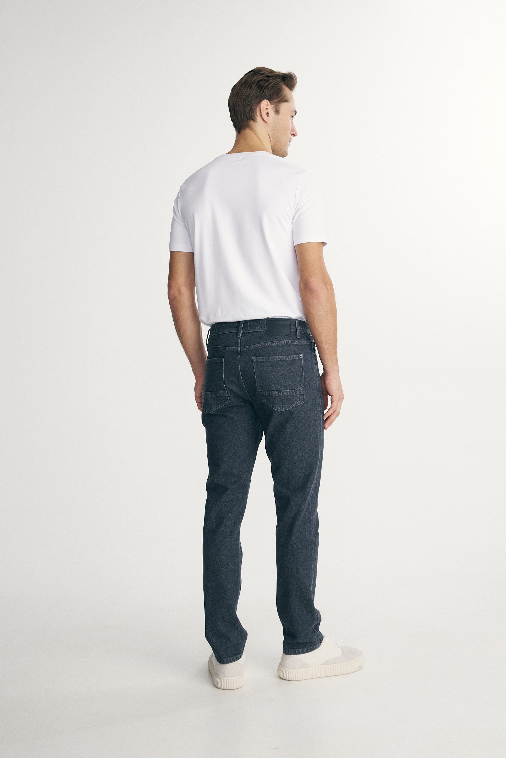 Five pockets slim fit jeans