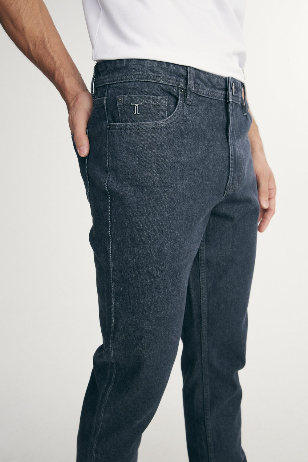 Five pockets slim fit jeans