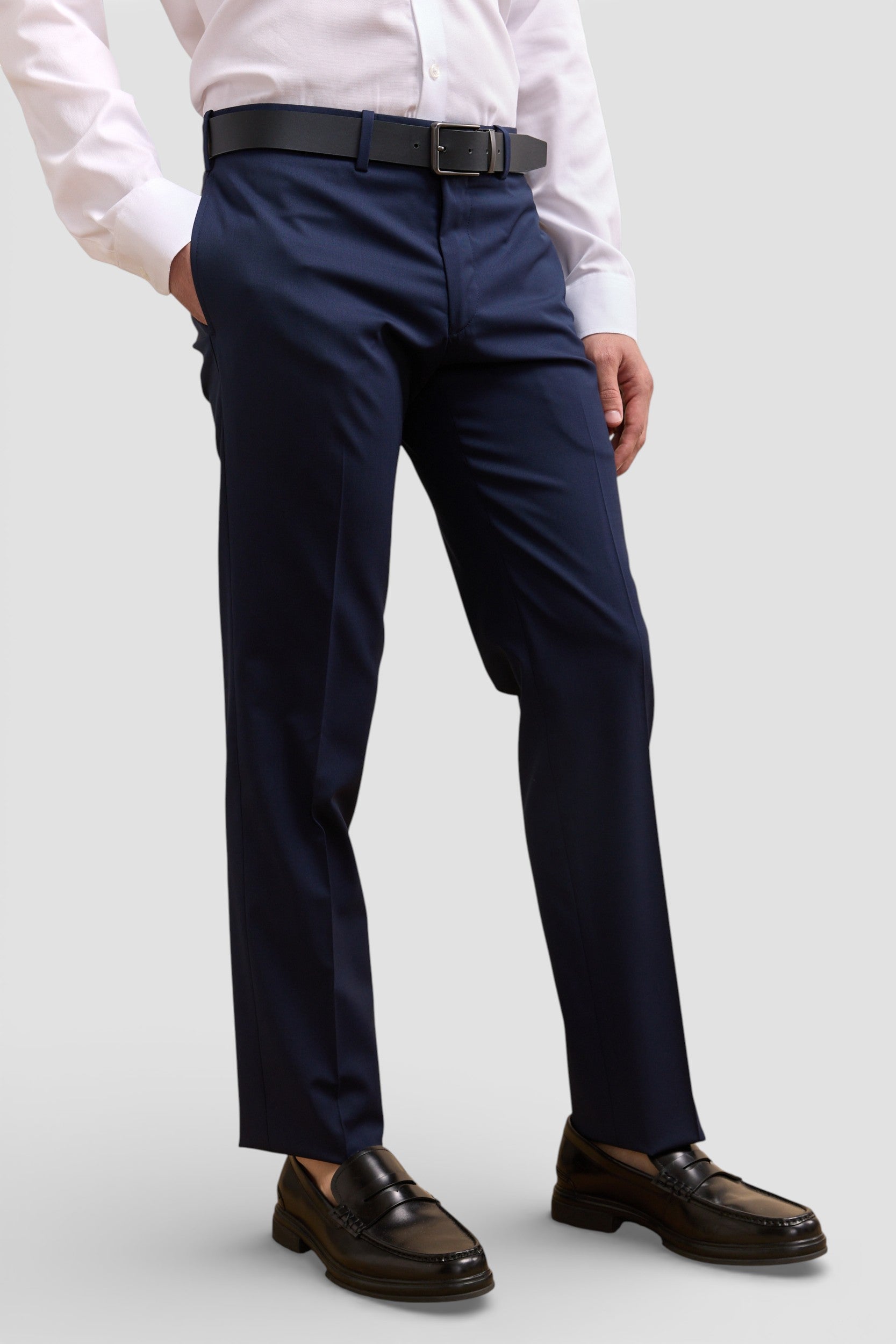 Pantalon étroit essentiel