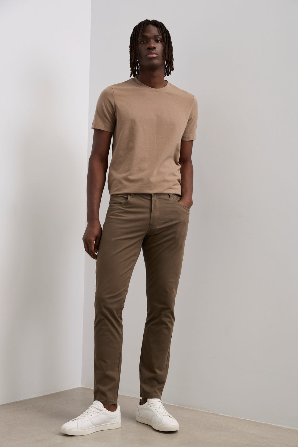 Pantalon coupe étroite à cinq poches