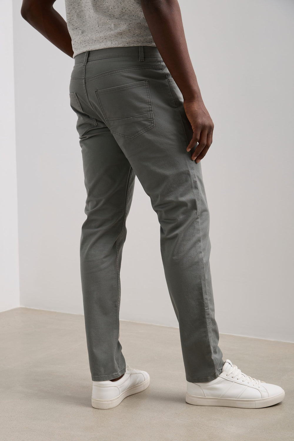 Pantalon coupe étroite à cinq poches