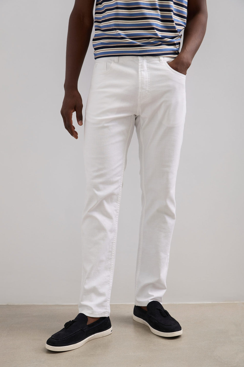 Pantalon texturé étroit cinq poches