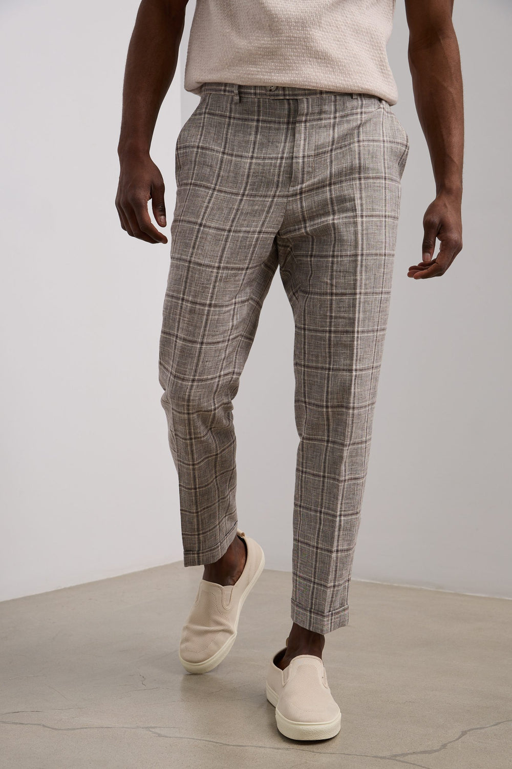 Pantalon coupe urbain en lin à carreaux