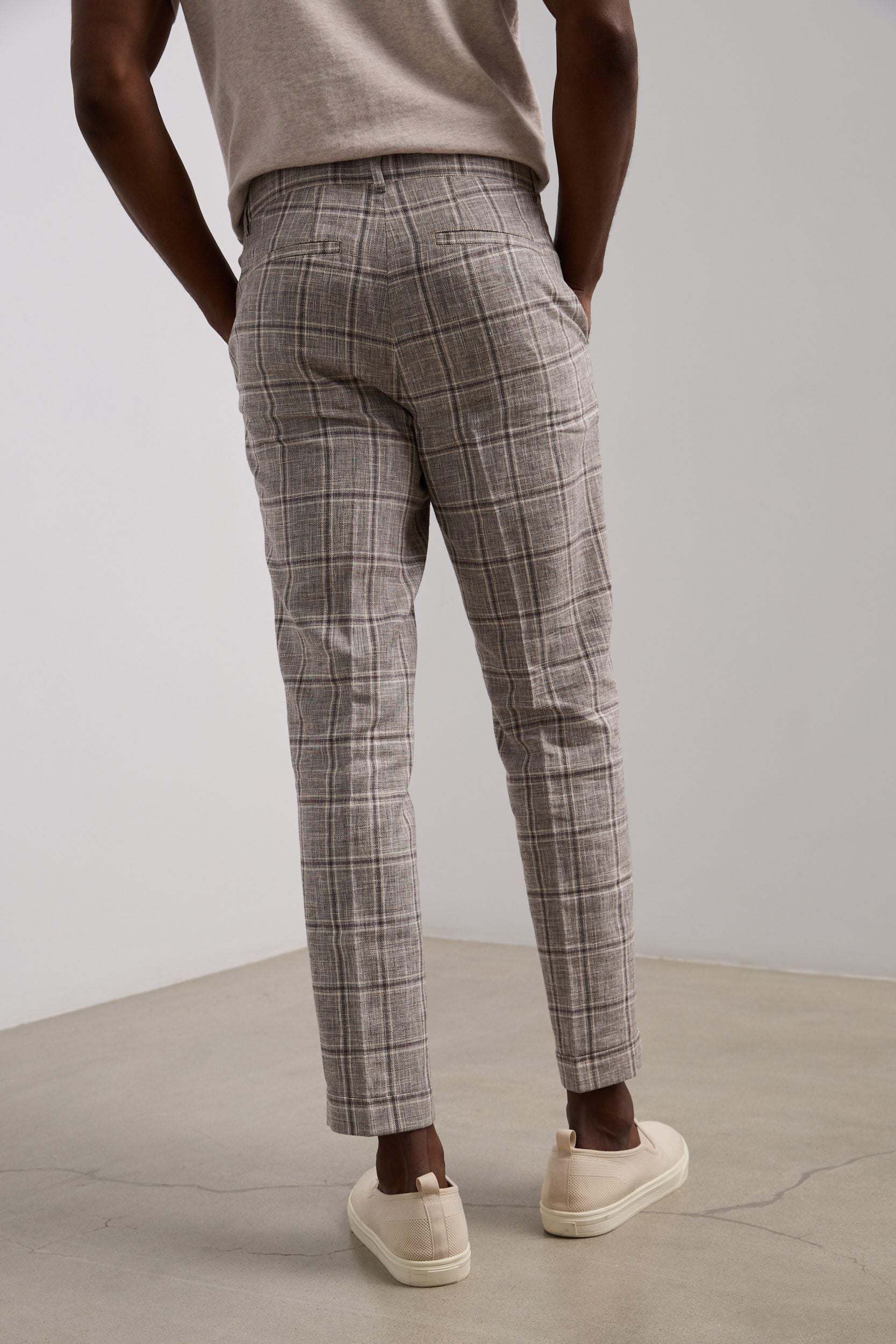 Pantalon coupe urbain en lin à carreaux