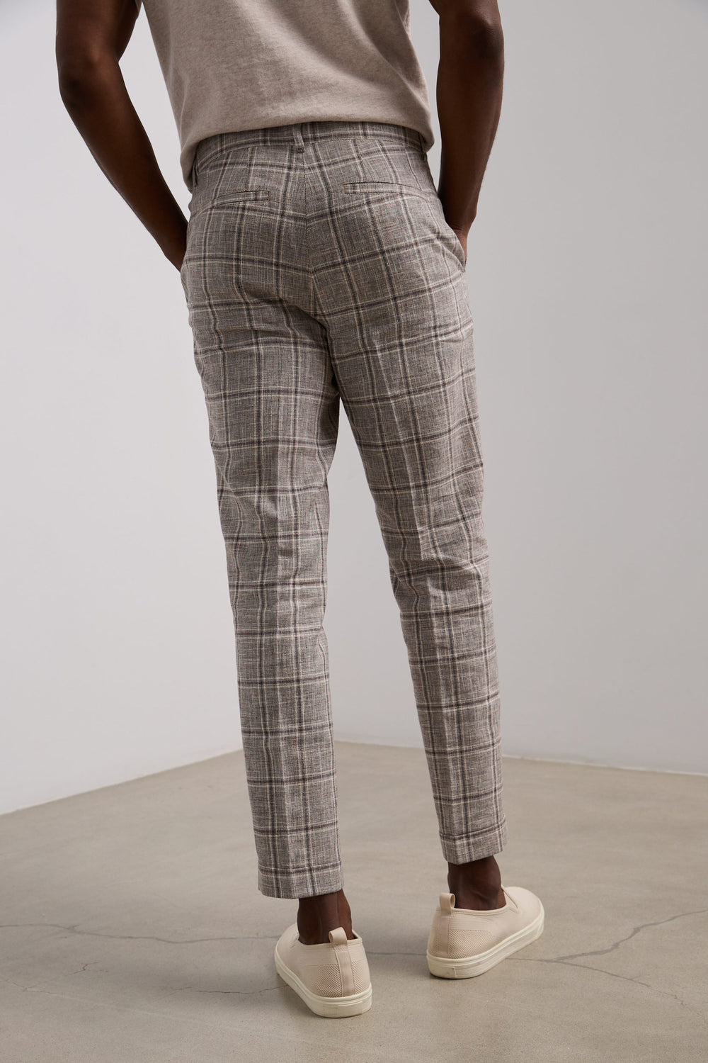 Pantalon coupe urbain en lin à carreaux
