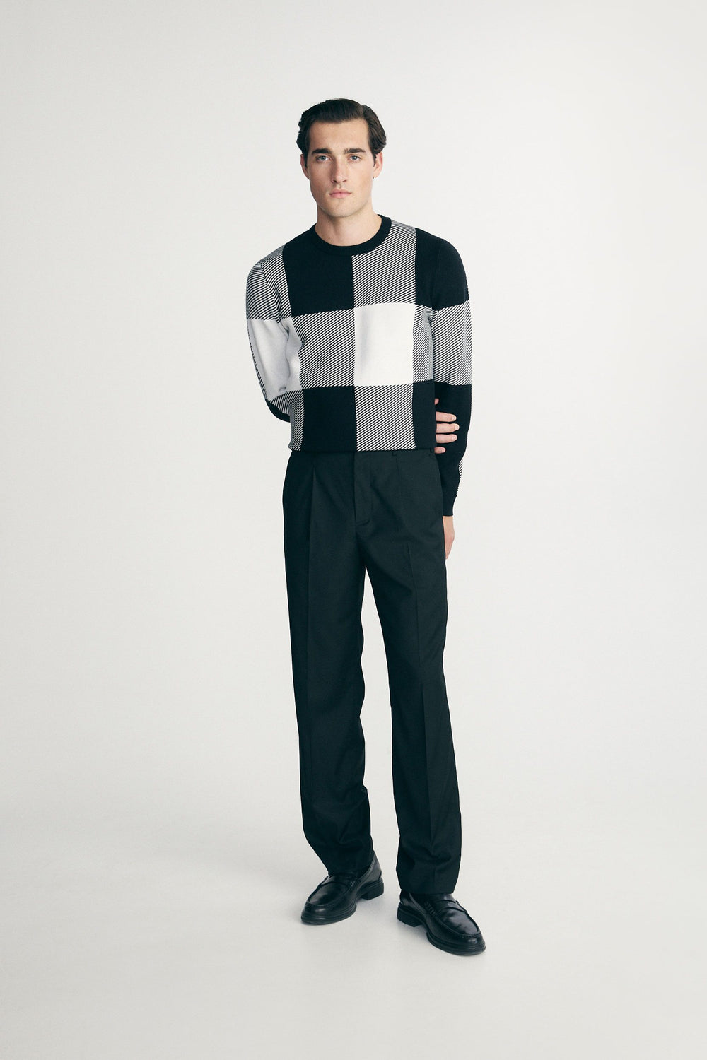 Pleated pants with elastic band