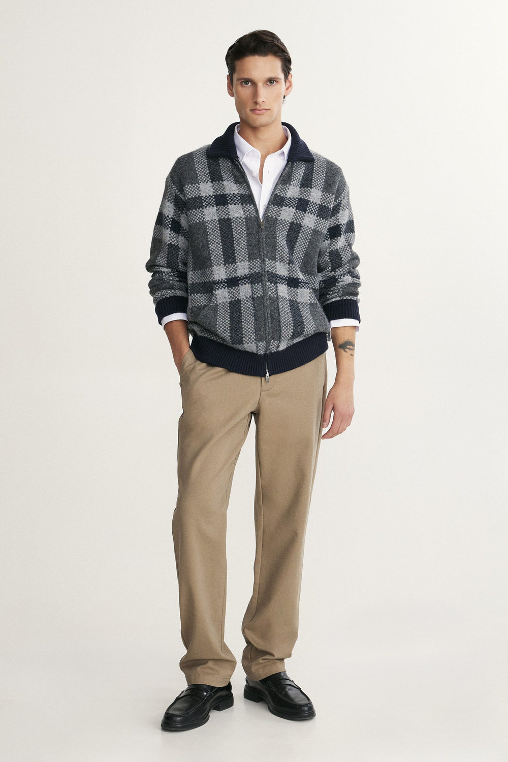 Straight leg pant with elastic sides