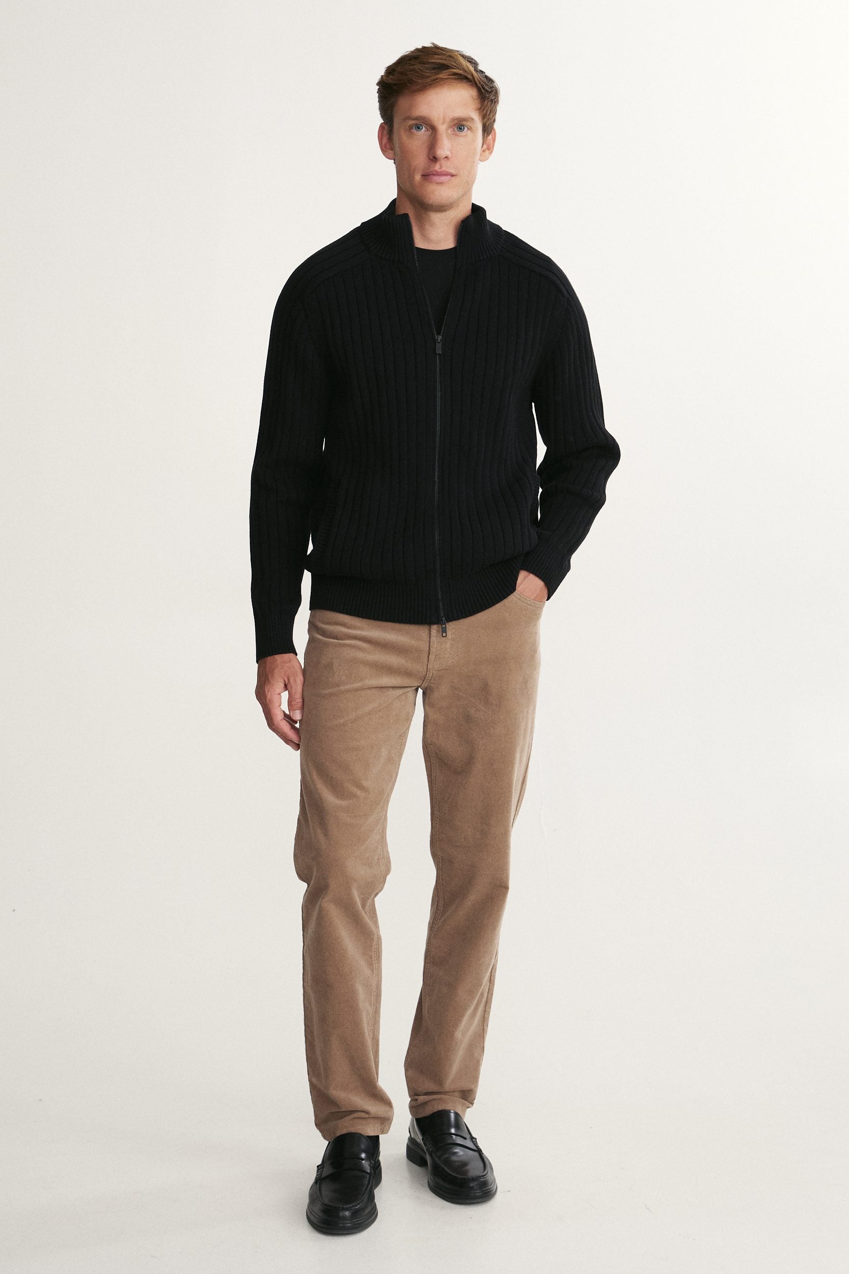 Pantalon étroit en velours côtelé