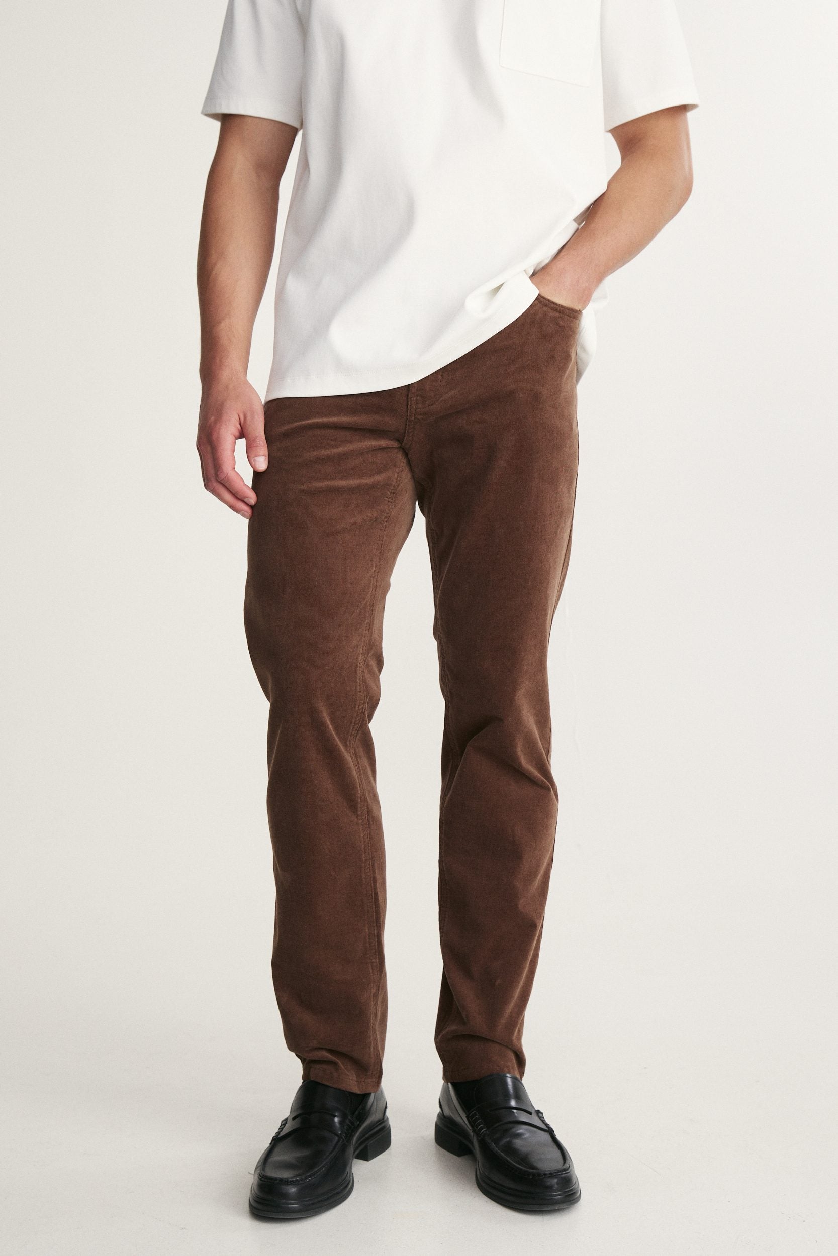 Pantalon étroit en velours côtelé