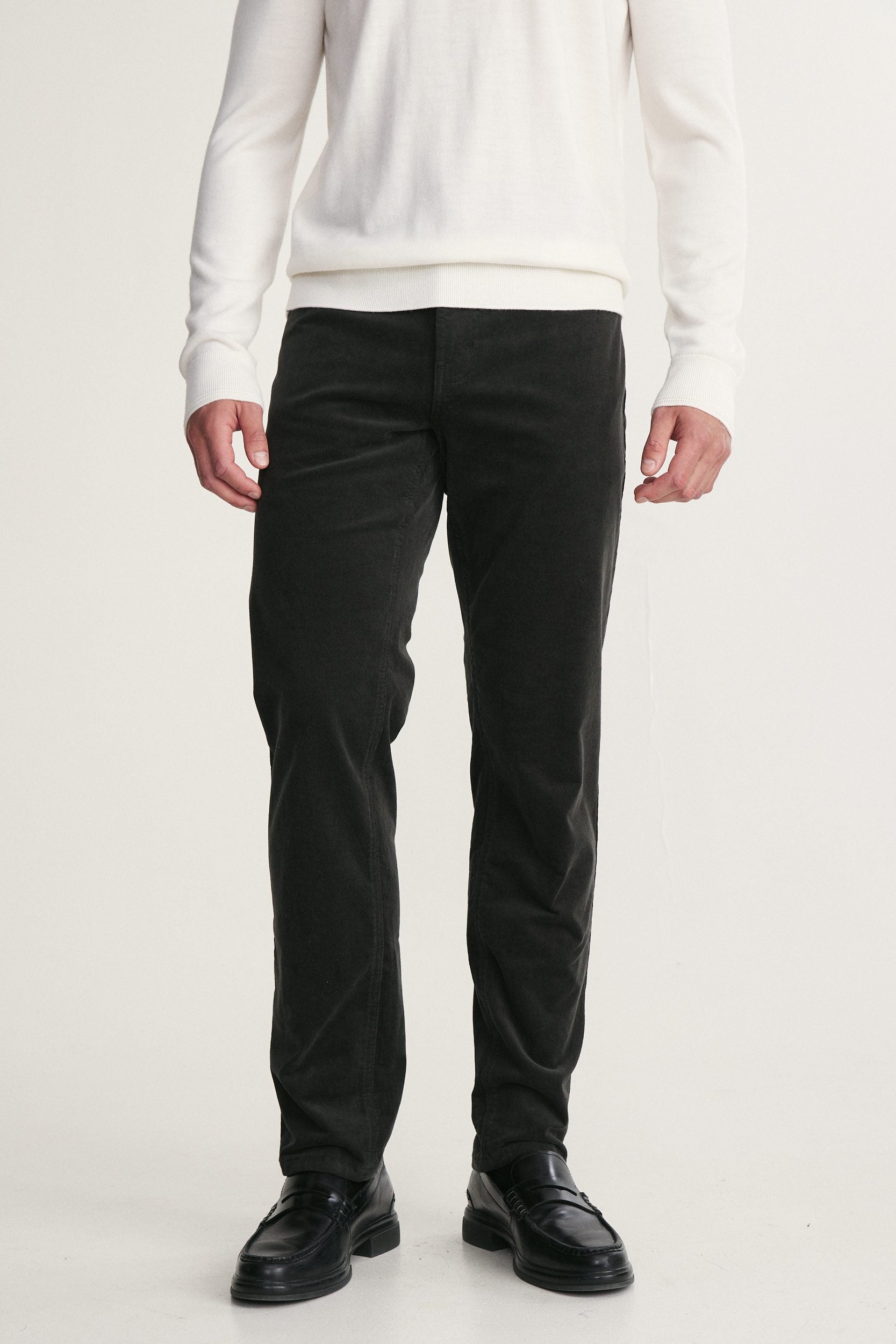 Pantalon étroit en velours côtelé