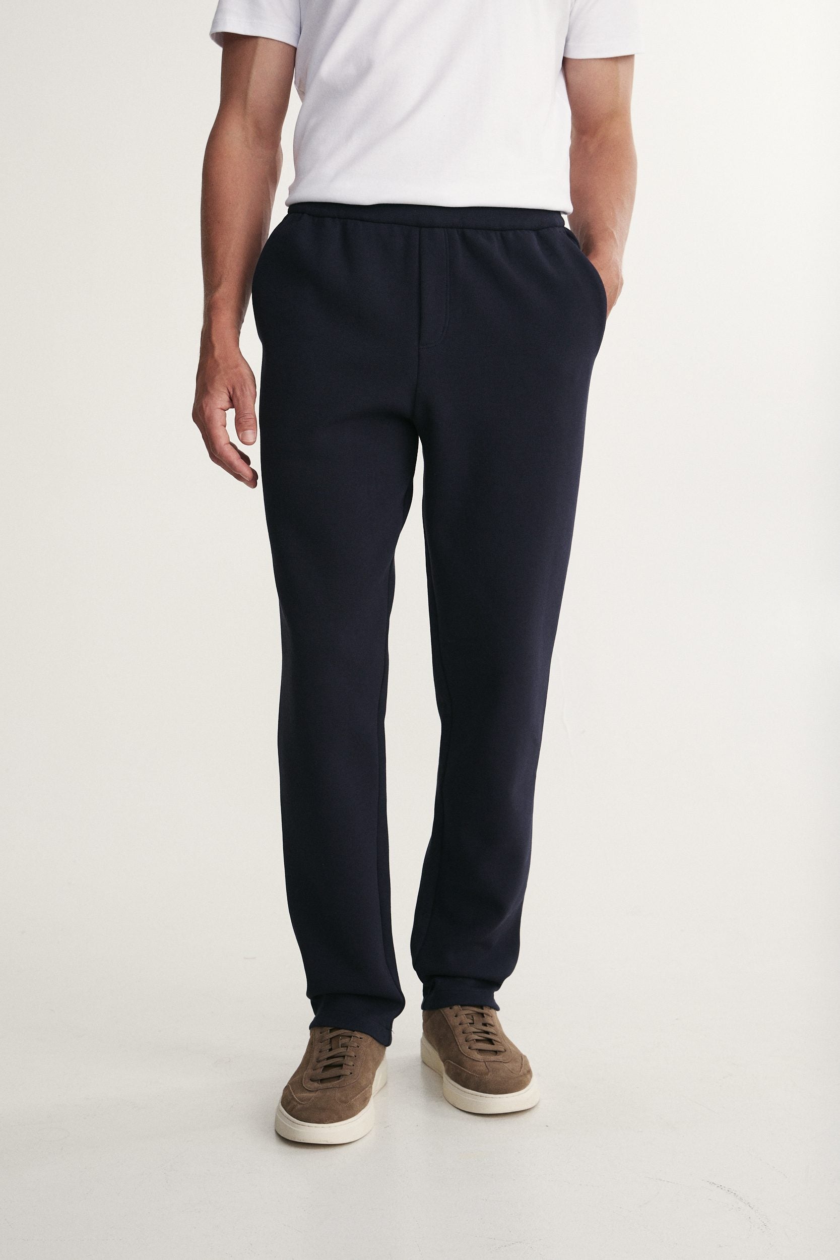 Jogger pants with elastic waistband