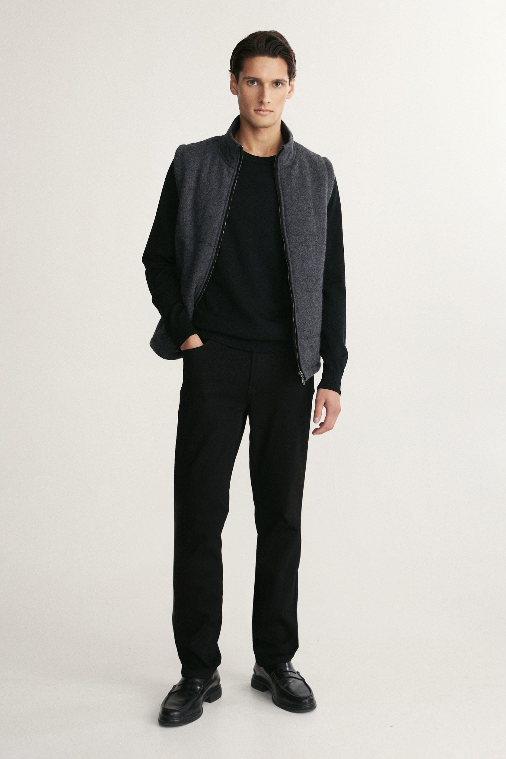 Boiled wool sleeveless vest with pockets
