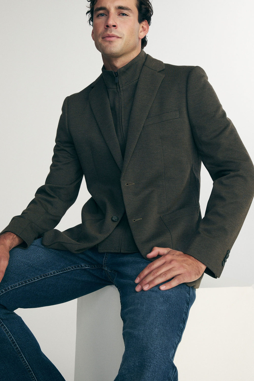 Textured fitted blazer with removable collar