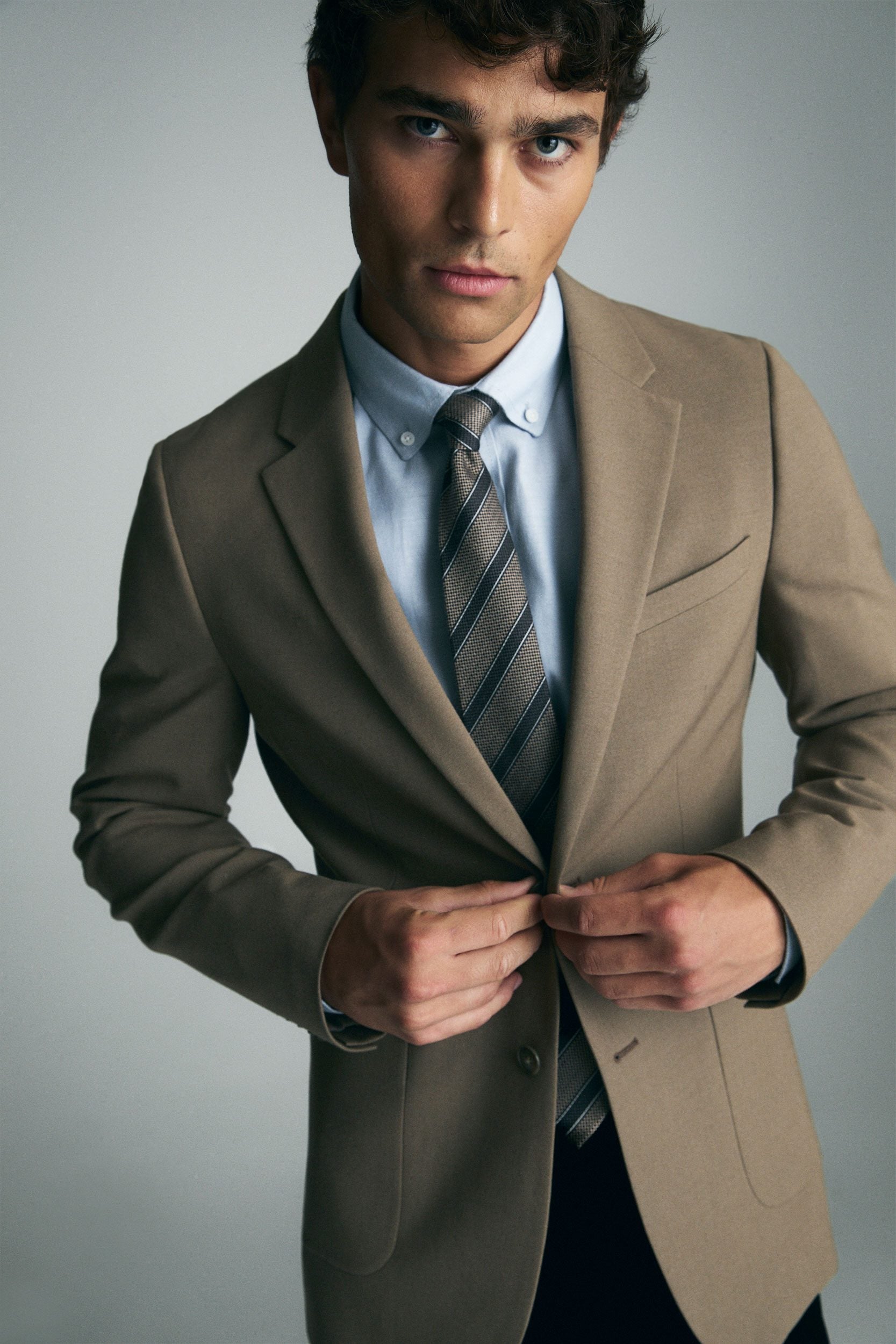 Solid color extra-fitted blazer