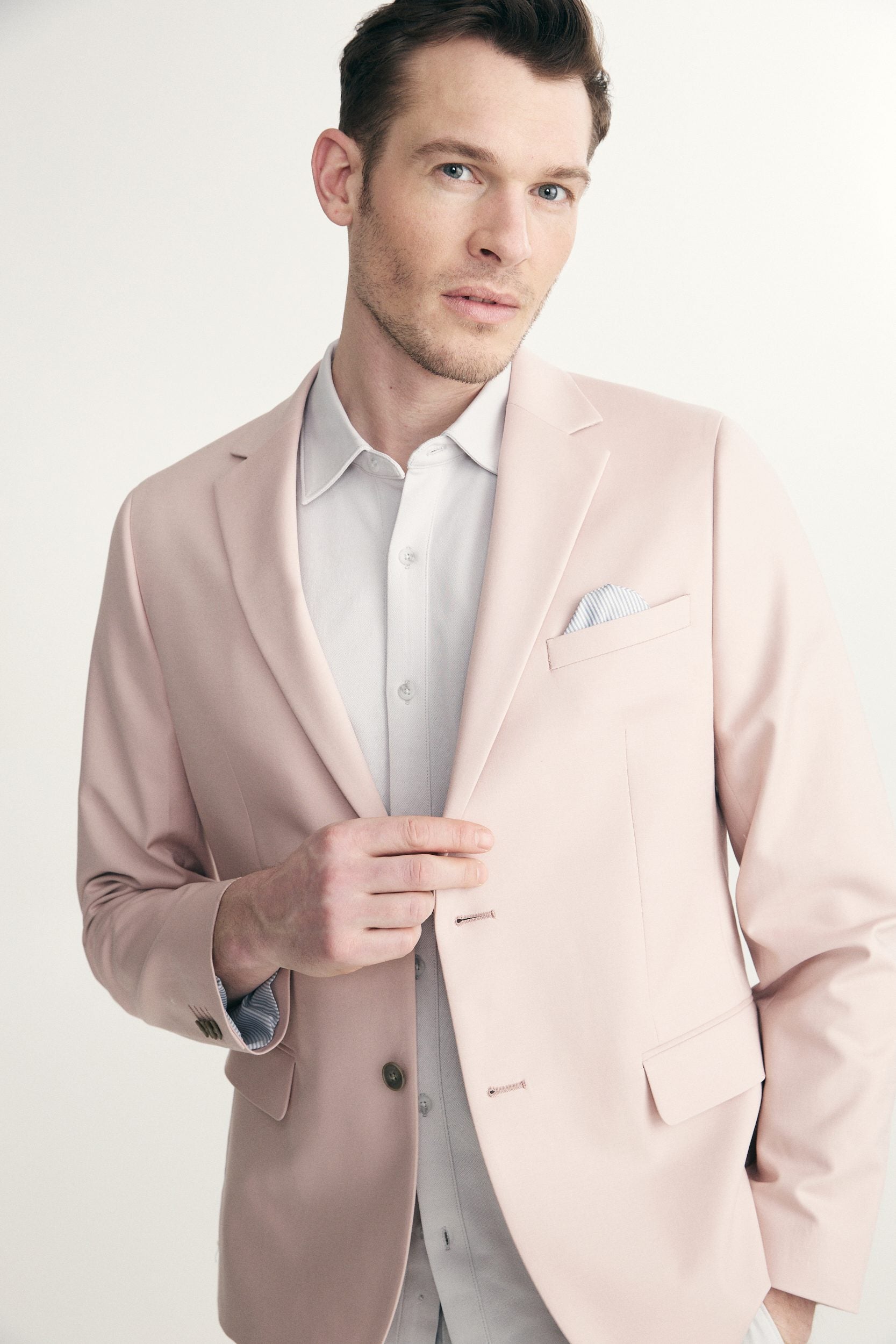 Notch collar extra-fitted blazer