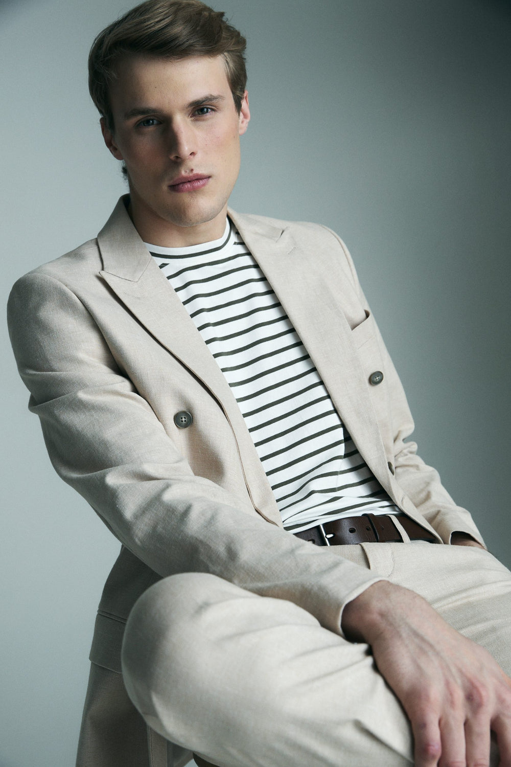 Veston de lin ajusté à double boutonnage