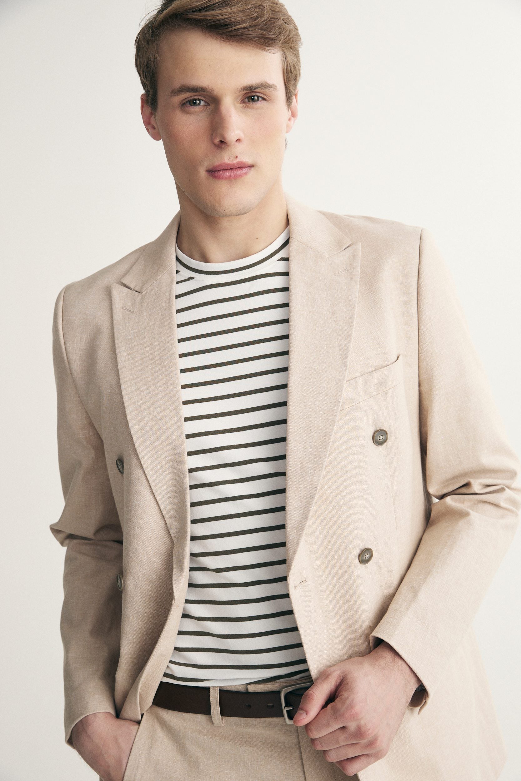 Veston de lin ajusté à double boutonnage