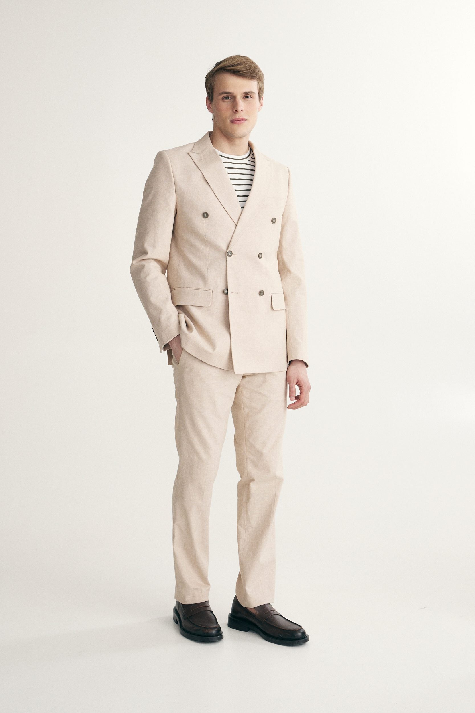 Veston de lin ajusté à double boutonnage