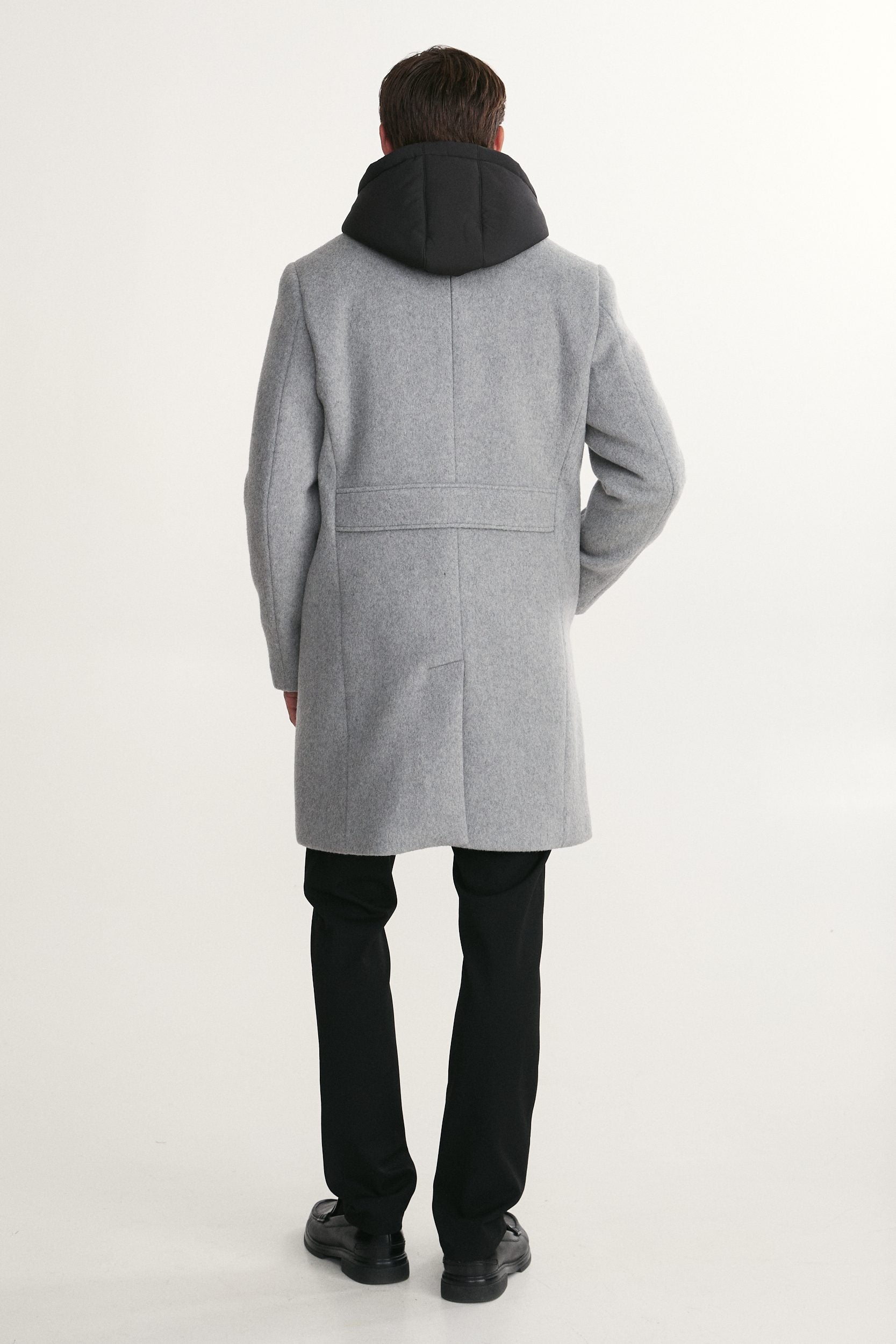 Manteau avec empiècement et capuchon amovible