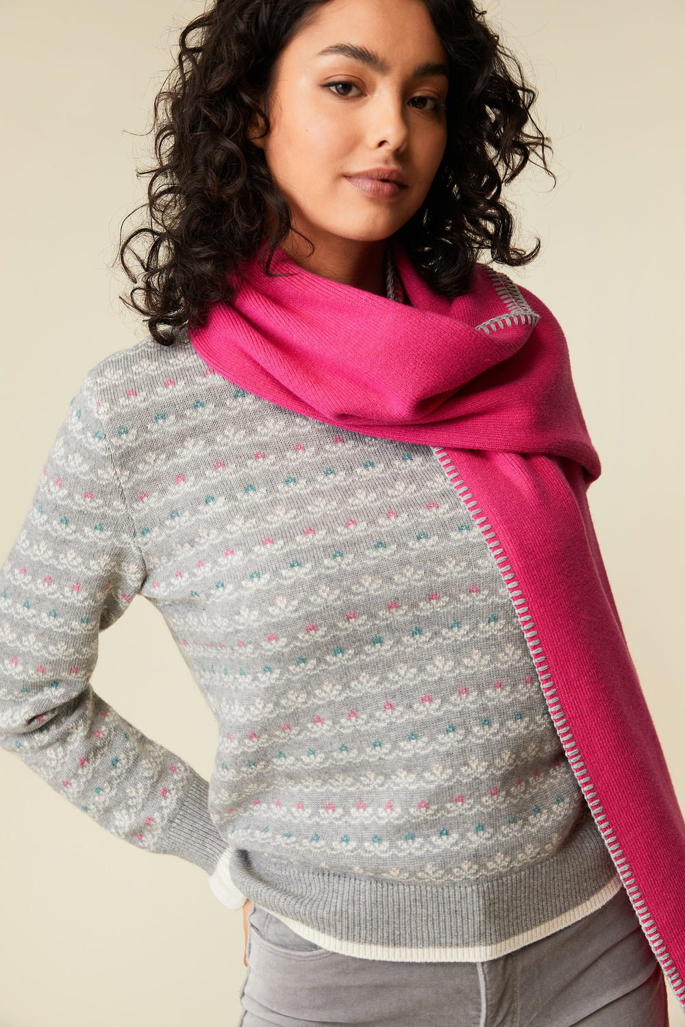 Foulard en maille à points contrastants