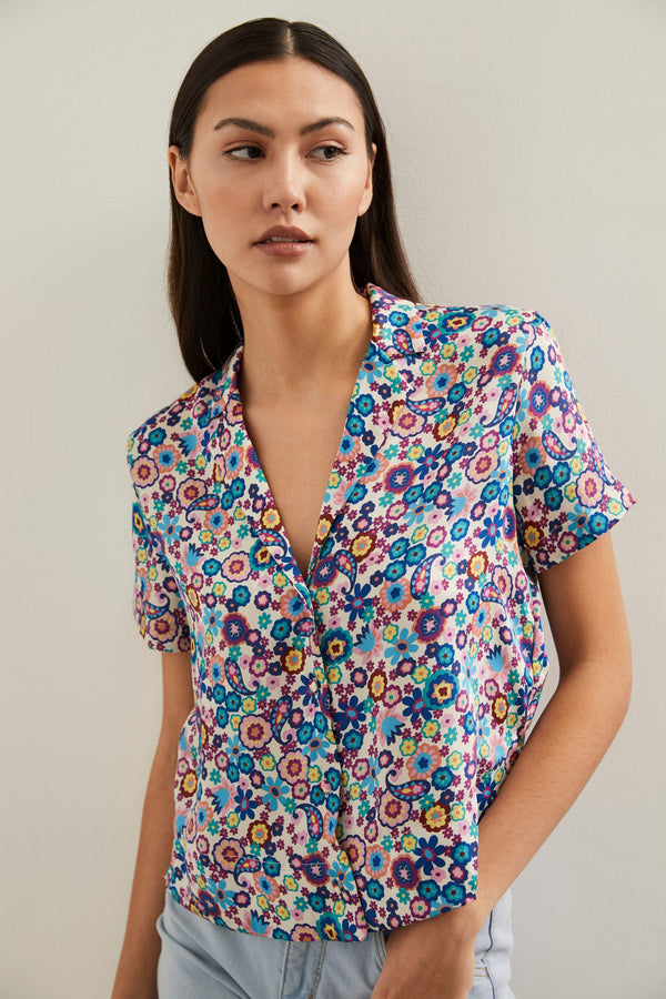 Blouse with short puffy sleeves