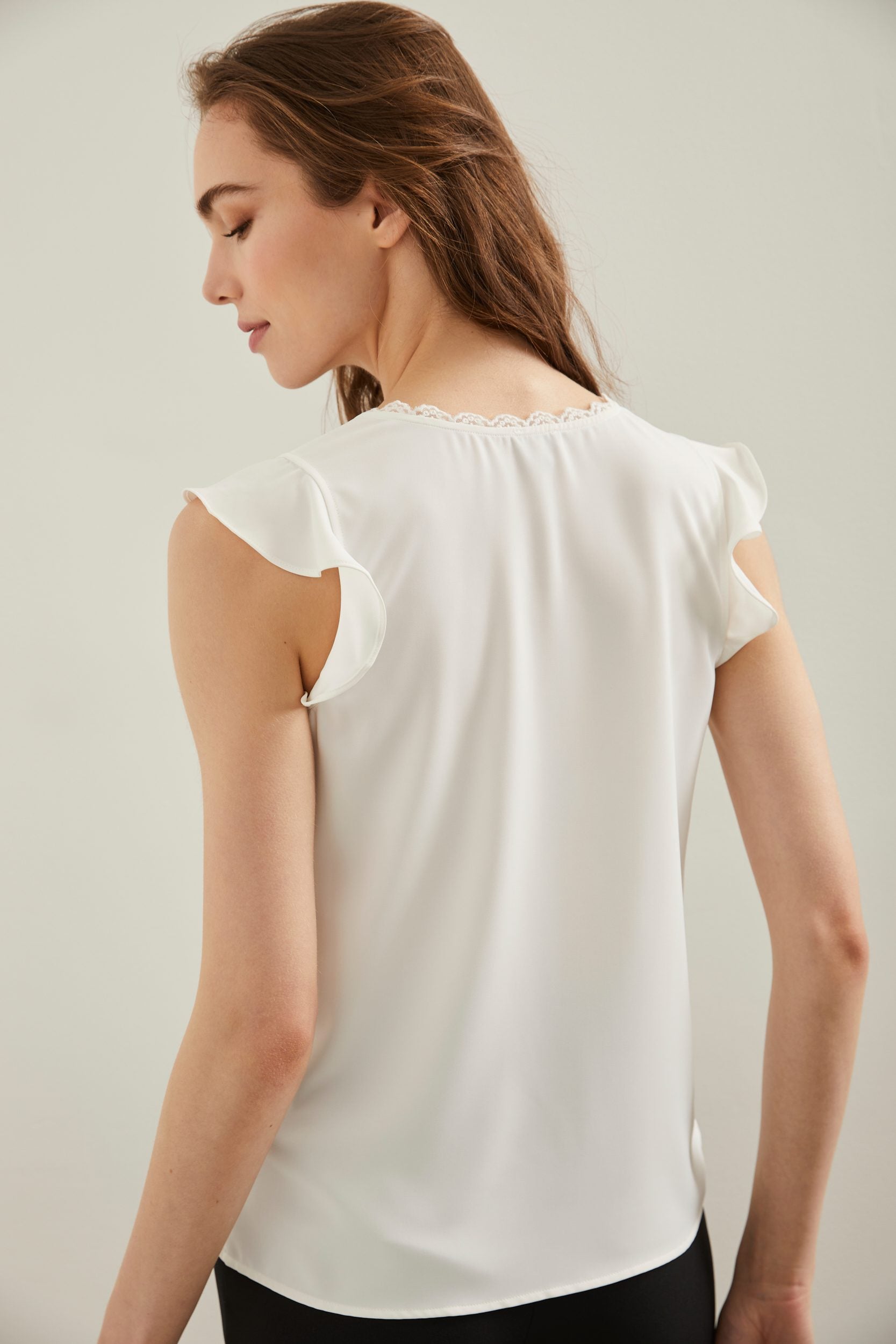 Short sleeve top with lace details