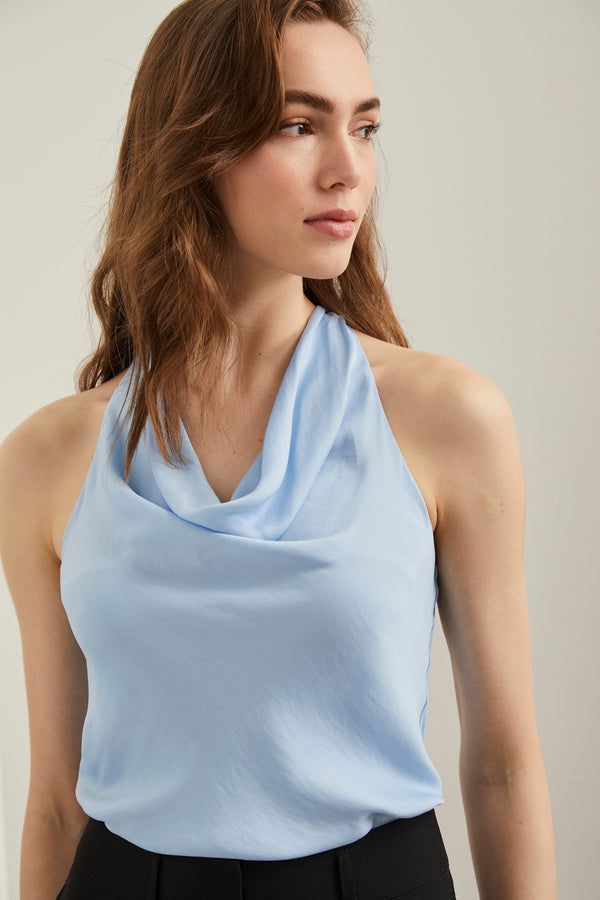 Sleeveless top with draped col