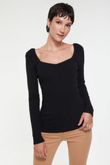 Pull côtelé à encolure en cœur
