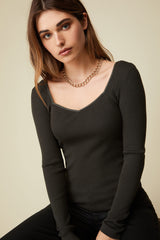 Pull côtelé à encolure en cœur