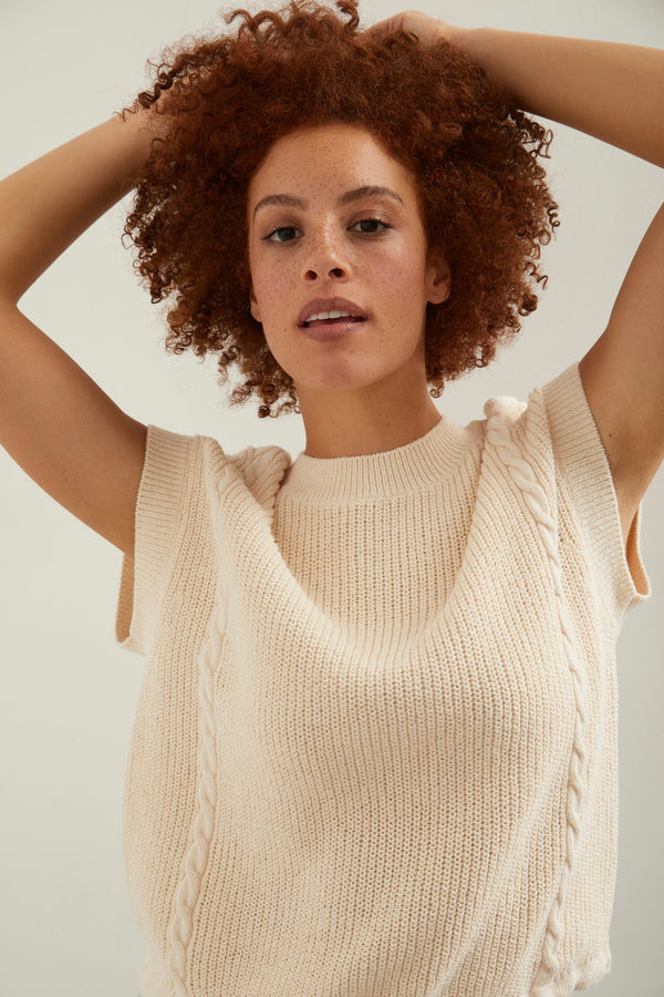 Sleeveless cable knit sweater