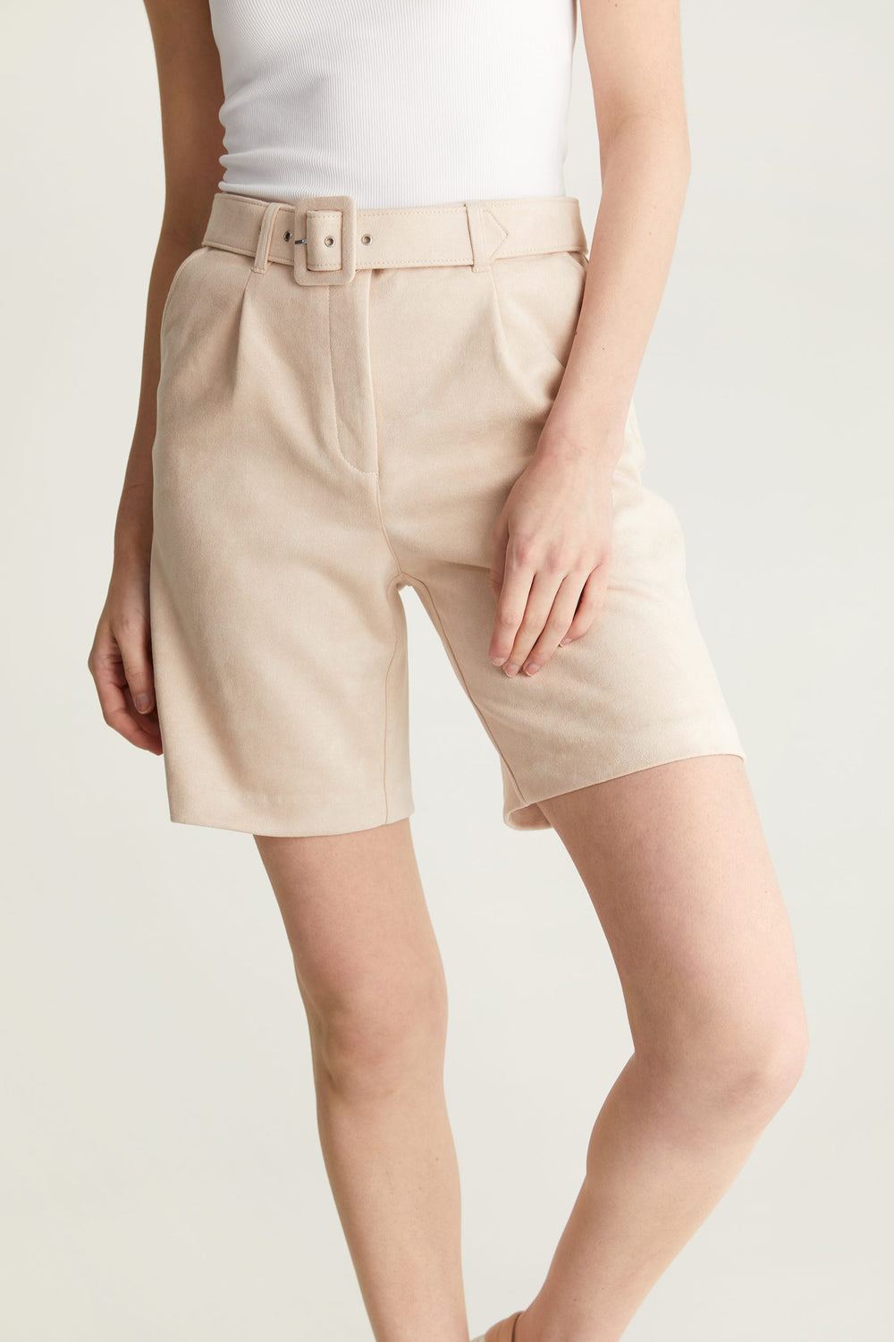 Short en suédine avec ceinture