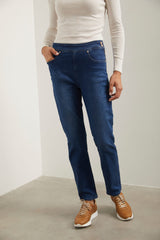 High waist slim jean with zipper at side seam
