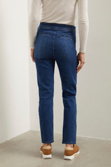 High waist slim jean with zipper at side seam