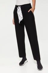 Pantalon en maille avec foulard imprimé