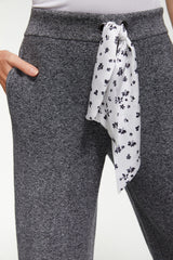 Pantalon en maille avec foulard imprimé